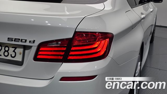BMW 5 Series (F10) 520d xDrive M Aero Dynamic 2016 — фото 23