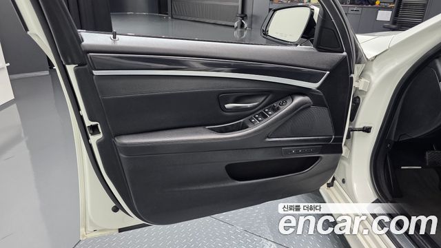 BMW 5 Series (F10) 520d xDrive M Aero Dynamic 2016 — фото 24