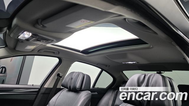 BMW 5 Series (F10) 520d xDrive M Aero Dynamic 2016 — фото 32