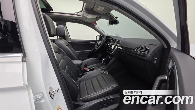 Volkswagen Tiguan (II) 2.0 TDI Prestige 2023 — фото 10