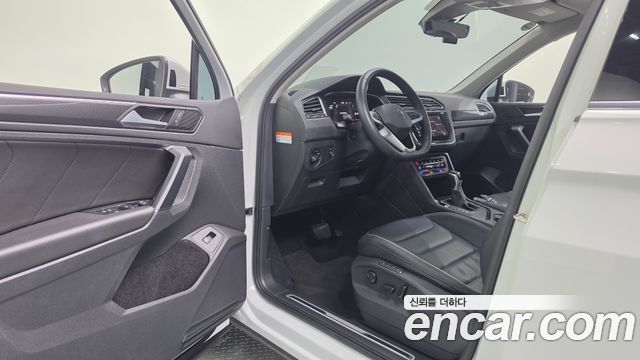 Volkswagen Tiguan (II) 2.0 TDI Prestige 2023 — фото 17