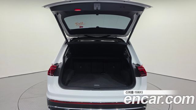 Volkswagen Tiguan (II) 2.0 TDI Prestige 2023 — фото 24