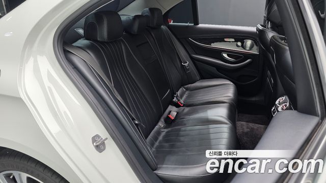 Mercedes-Benz E-Class (W213) E400 4MATIC Exclusive 2018 — фото 11