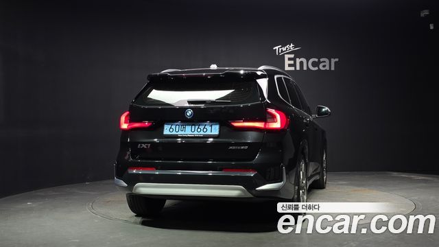 BMW iX1 (U11) xDrive 30 xLine 2024 — фото 4