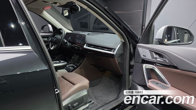 BMW iX1 (U11) xDrive 30 xLine 2024 — фото 11