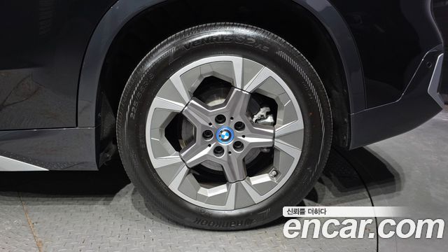 BMW iX1 (U11) xDrive 30 xLine 2024 — фото 21