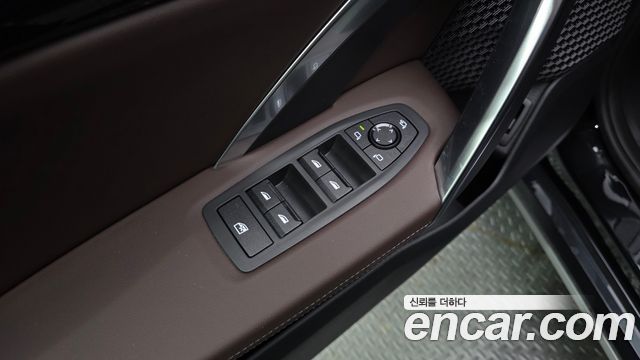 BMW iX1 (U11) xDrive 30 xLine 2024 — фото 27