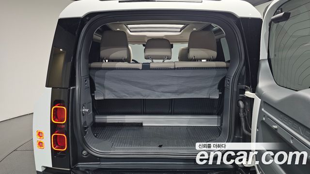 Land Rover Defender (L663) 90 D250 SE 2022 — фото 20