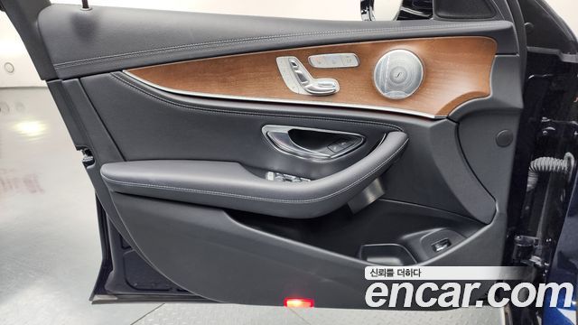 Mercedes-Benz E-Class (W213) E300 4MATIC Exclusive 2020 — фото 24
