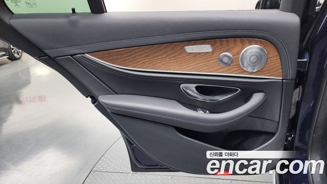 Mercedes-Benz E-Class (W213) E300 4MATIC Exclusive 2020 — фото 25