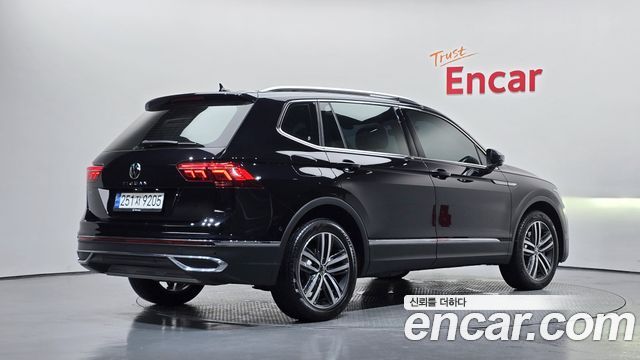 Volkswagen Tiguan Allspace 2.0 TSI Prestige 2022 — фото 2