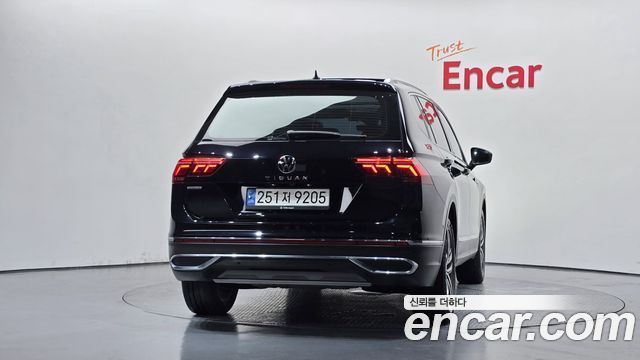 Volkswagen Tiguan Allspace 2.0 TSI Prestige 2022 — фото 4