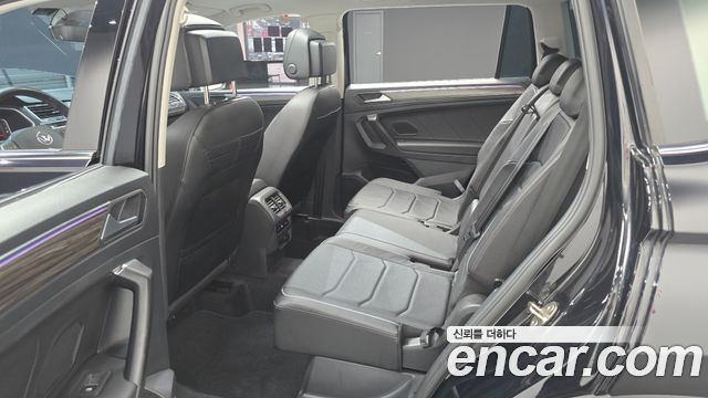 Volkswagen Tiguan Allspace 2.0 TSI Prestige 2022 — фото 12