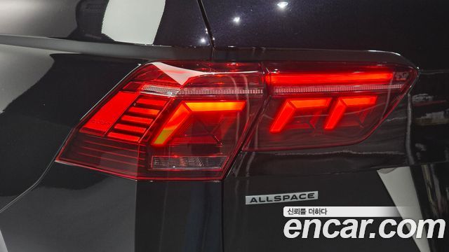 Volkswagen Tiguan Allspace 2.0 TSI Prestige 2022 — фото 23