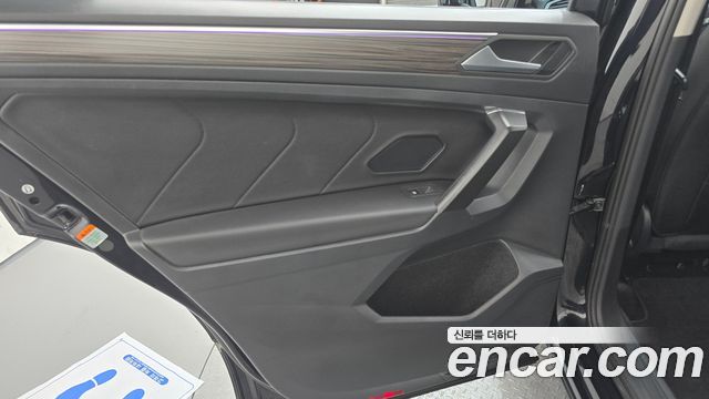 Volkswagen Tiguan Allspace 2.0 TSI Prestige 2022 — фото 25