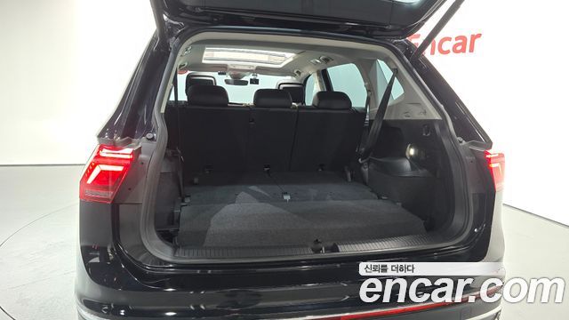 Volkswagen Tiguan Allspace 2.0 TSI Prestige 2022 — фото 34