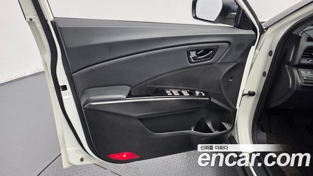 KG Mobility (SsangYong) Tivoli VX 2WD 2017 — фото 24