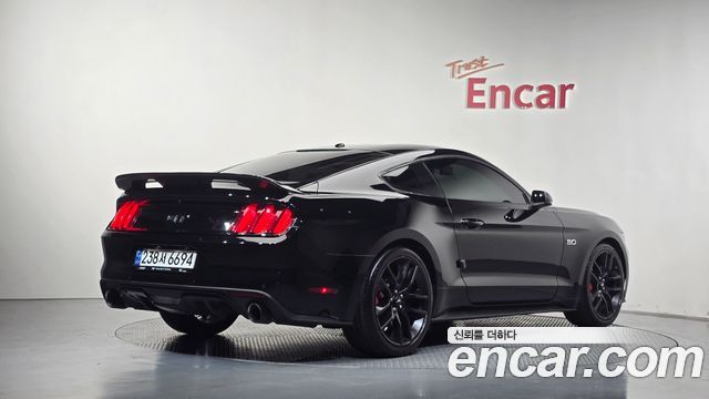 Ford Mustang Coupe 2017 — фото 2