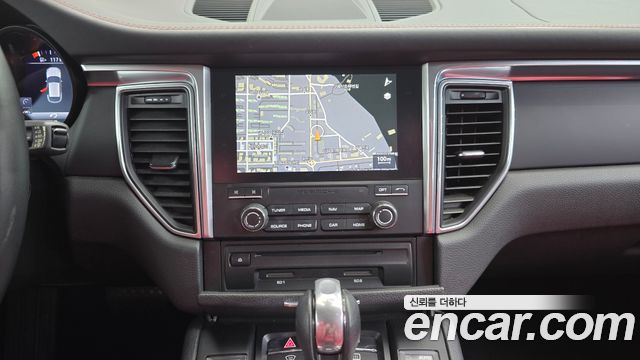 Porsche Macan 2.0 95B 2017 — фото 13