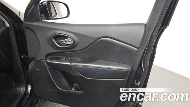 Jeep Cherokee (KL) 2.4 Longitude High AWD 2019 — фото 24