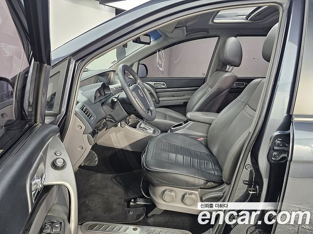 KG Mobility (SsangYong) Korando Turismo 2WD LT 9-seater 2015 — фото 8