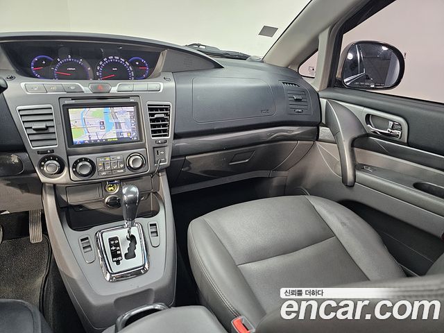 KG Mobility (SsangYong) Korando Turismo 2WD LT 9-seater 2015 — фото 10