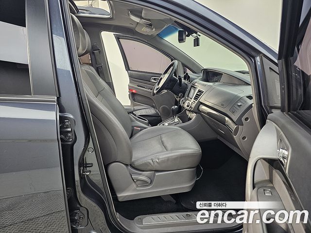KG Mobility (SsangYong) Korando Turismo 2WD LT 9-seater 2015 — фото 15