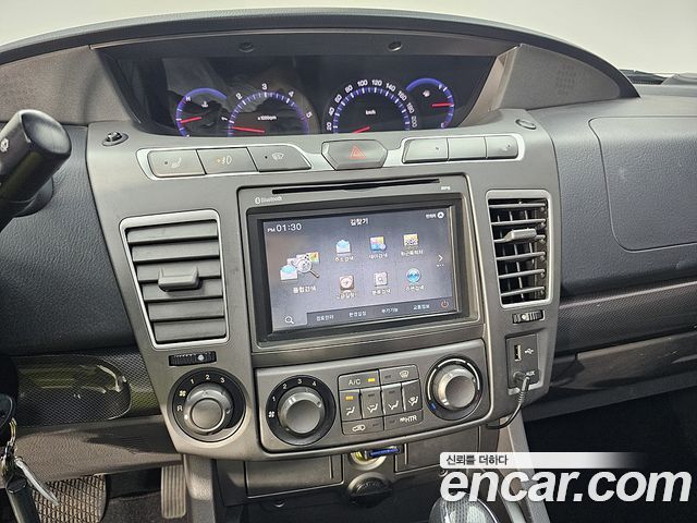 KG Mobility (SsangYong) Korando Turismo 2WD LT 9-seater 2015 — фото 19