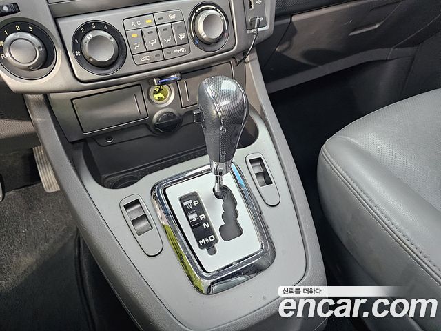KG Mobility (SsangYong) Korando Turismo 2WD LT 9-seater 2015 — фото 20
