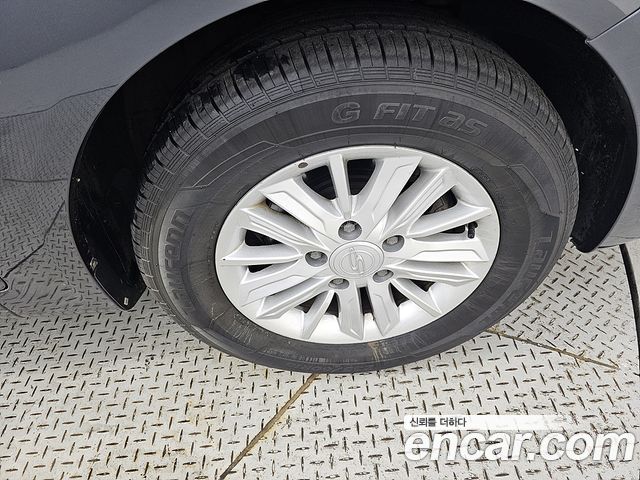 KG Mobility (SsangYong) Korando Turismo 2WD LT 9-seater 2015 — фото 24