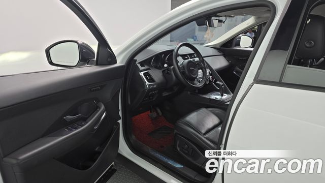 Jaguar E-PACE D180 S 2019 — фото 10
