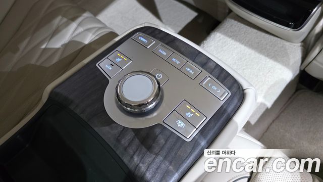 Genesis G80 (RG3) Gasoline 2.5 Turbo 2WD 2025 — фото 17