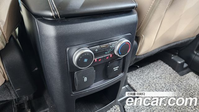 Ford Explorer (VI) 2.3 LimIted 4WD 2021 — фото 17