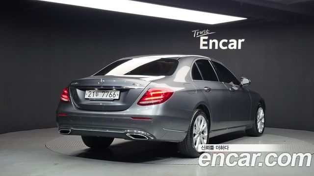 Mercedes-Benz E-Class (W213) E220d 4MATIC Exclusive 2017 — фото 2