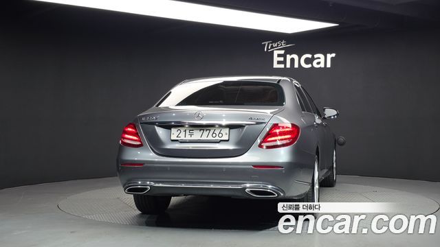 Mercedes-Benz E-Class (W213) E220d 4MATIC Exclusive 2017 — фото 4