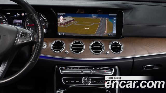Mercedes-Benz E-Class (W213) E220d 4MATIC Exclusive 2017 — фото 18