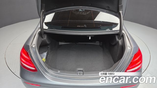 Mercedes-Benz E-Class (W213) E220d 4MATIC Exclusive 2017 — фото 24
