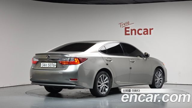 Lexus ES300h Supreme XV60 2017 — фото 2