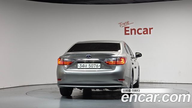 Lexus ES300h Supreme XV60 2017 — фото 4