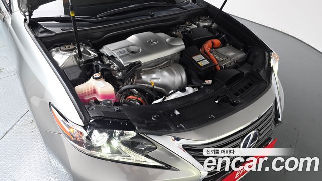 Lexus ES300h Supreme XV60 2017 — фото 6