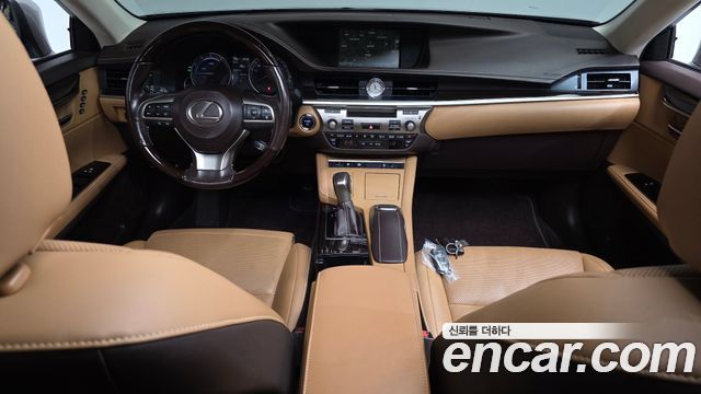 Lexus ES300h Supreme XV60 2017 — фото 7