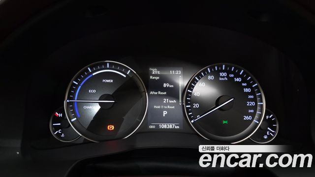 Lexus ES300h Supreme XV60 2017 — фото 8