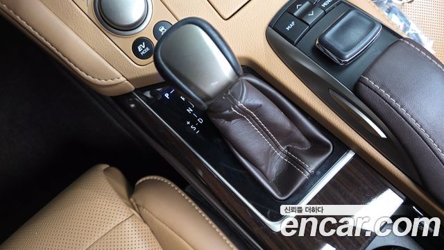 Lexus ES300h Supreme XV60 2017 — фото 9