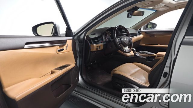 Lexus ES300h Supreme XV60 2017 — фото 10