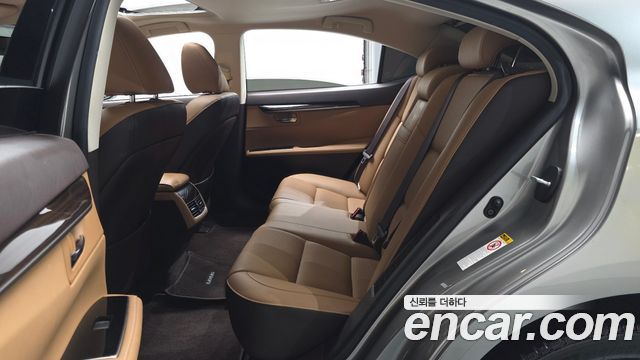 Lexus ES300h Supreme XV60 2017 — фото 12