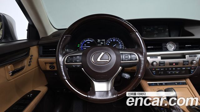 Lexus ES300h Supreme XV60 2017 — фото 13