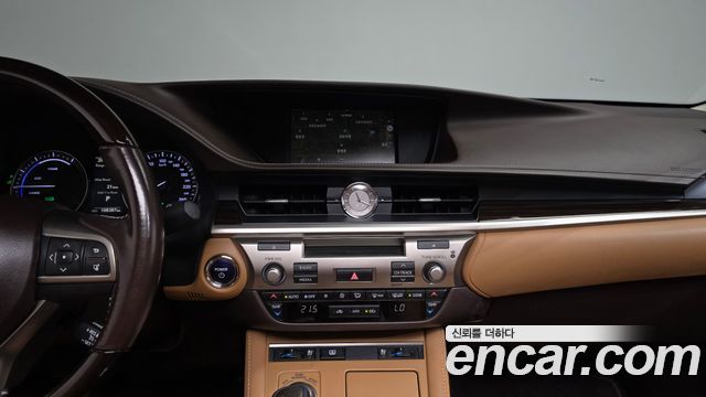 Lexus ES300h Supreme XV60 2017 — фото 14