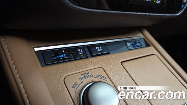 Lexus ES300h Supreme XV60 2017 — фото 17