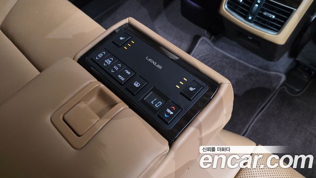 Lexus ES300h Supreme XV60 2017 — фото 18