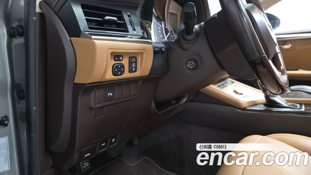 Lexus ES300h Supreme XV60 2017 — фото 19